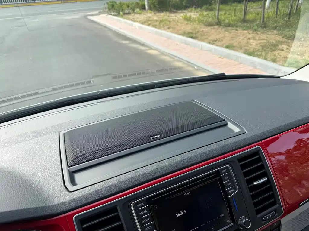 Volkswagen Multivan — миниатюра 10