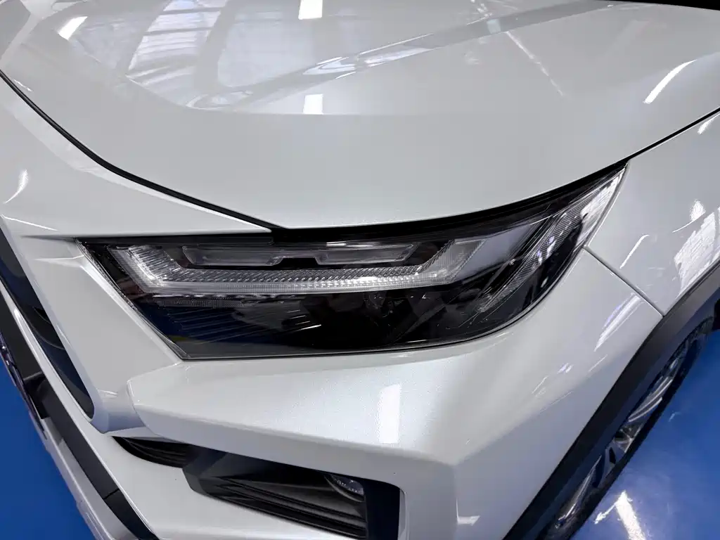 Toyota RAV4 — миниатюра 4