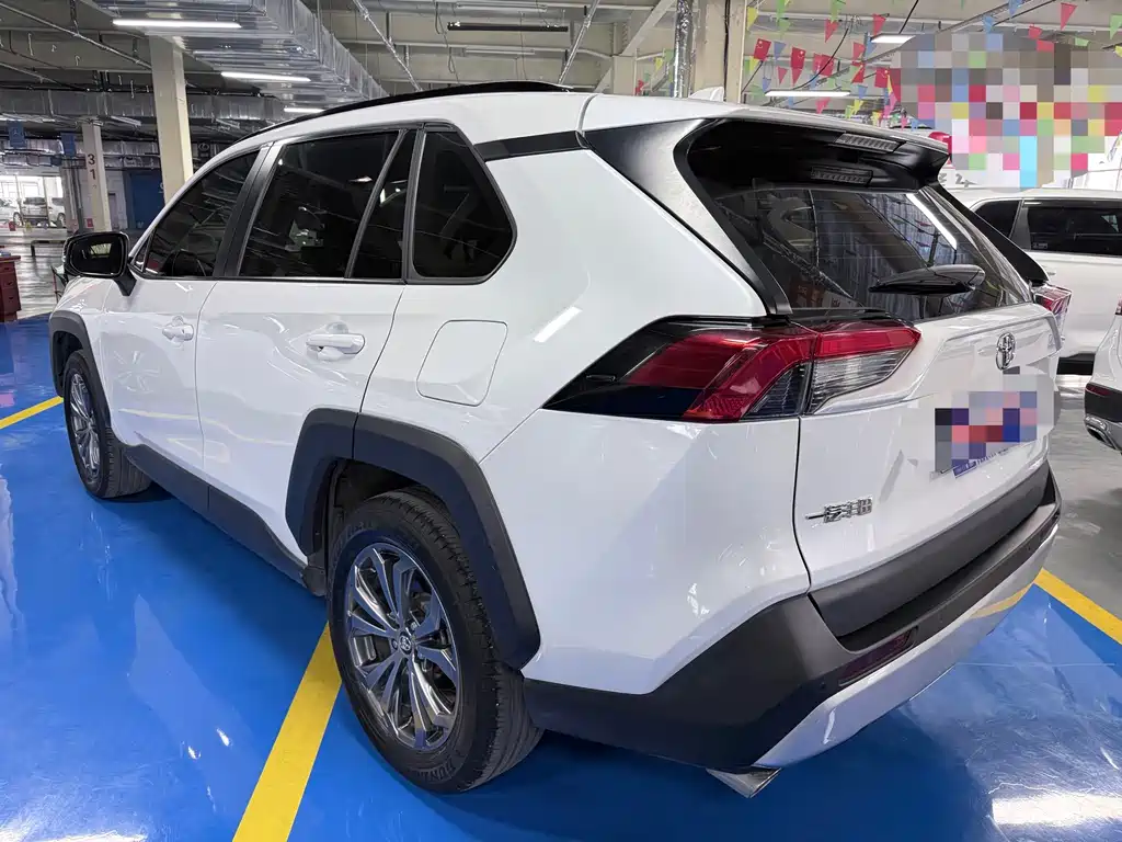 Toyota RAV4 — миниатюра 17