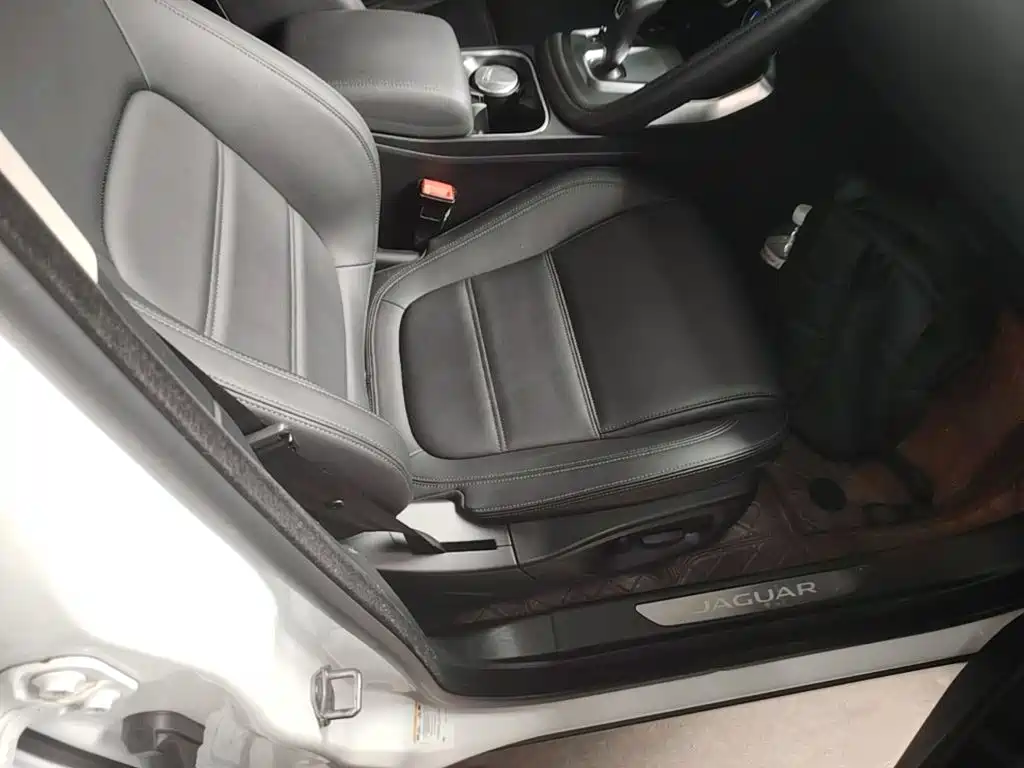 Jaguar E-PACE — миниатюра 24