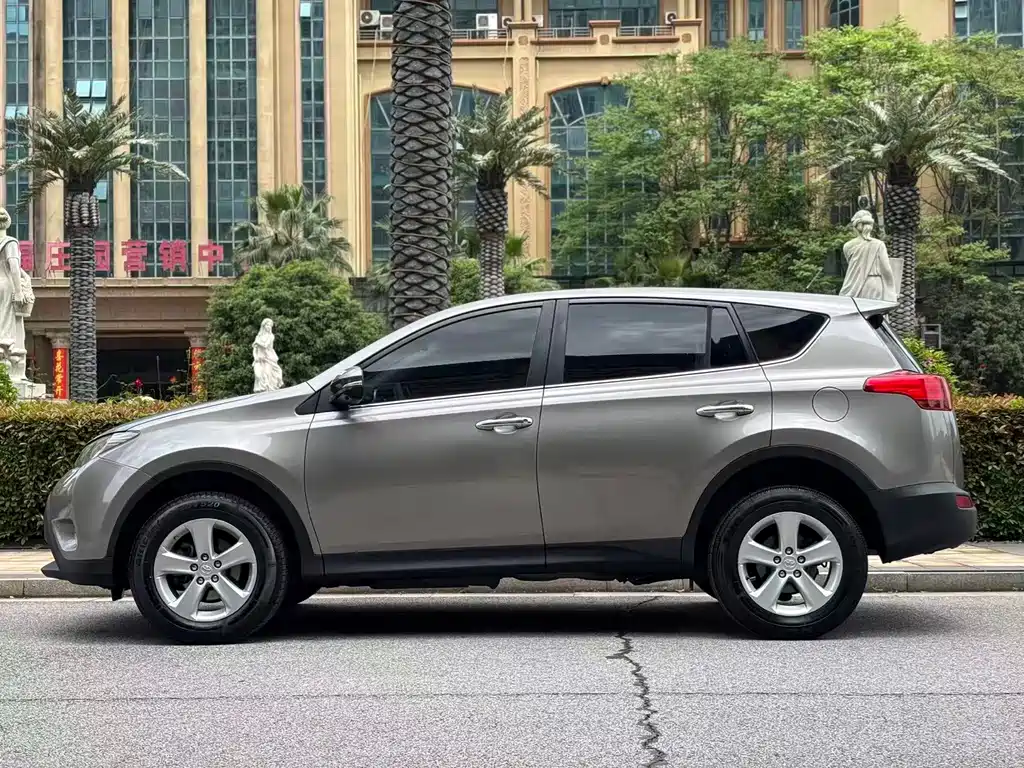 Toyota RAV4 — миниатюра 2