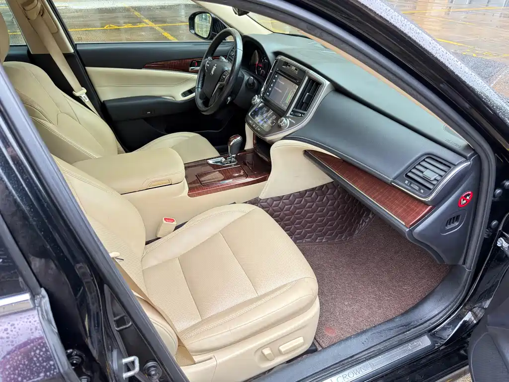 Toyota Crown — миниатюра 9