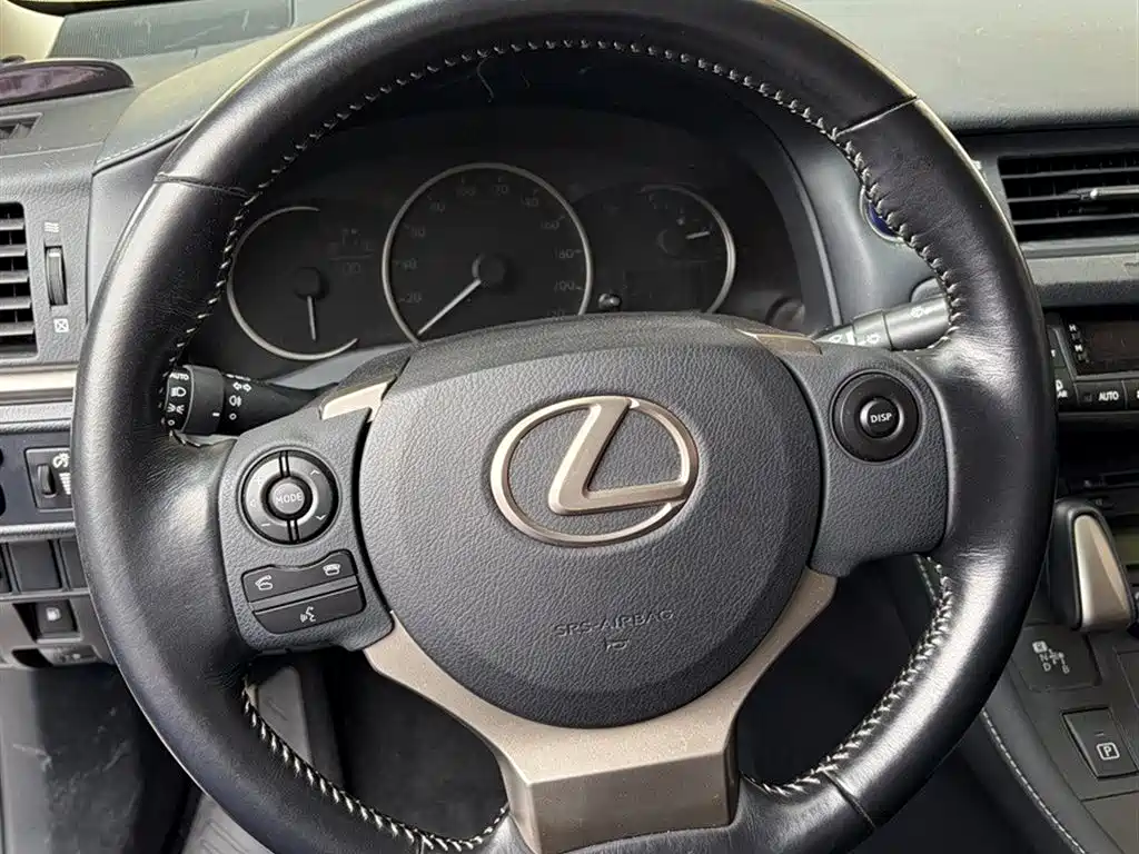 Lexus CT — миниатюра 7