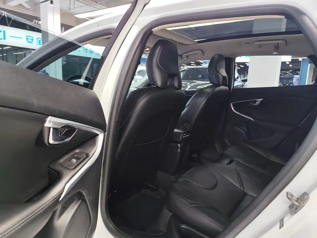 Volvo V40 — миниатюра 6