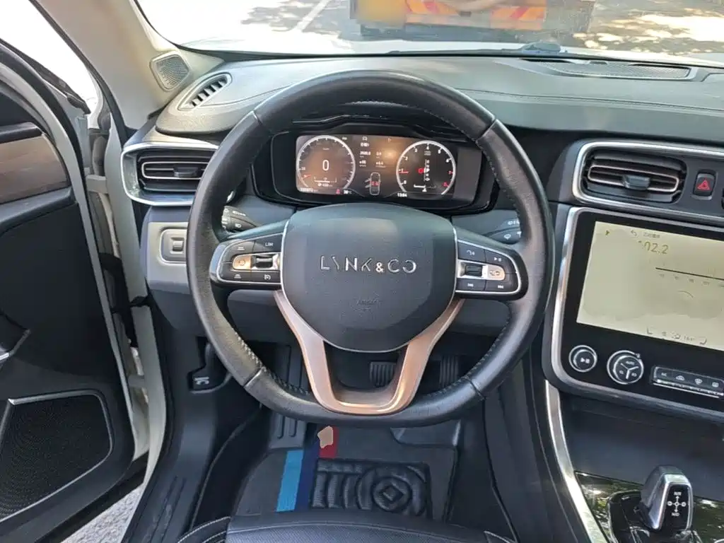 Lynk & Co 01 — миниатюра 11