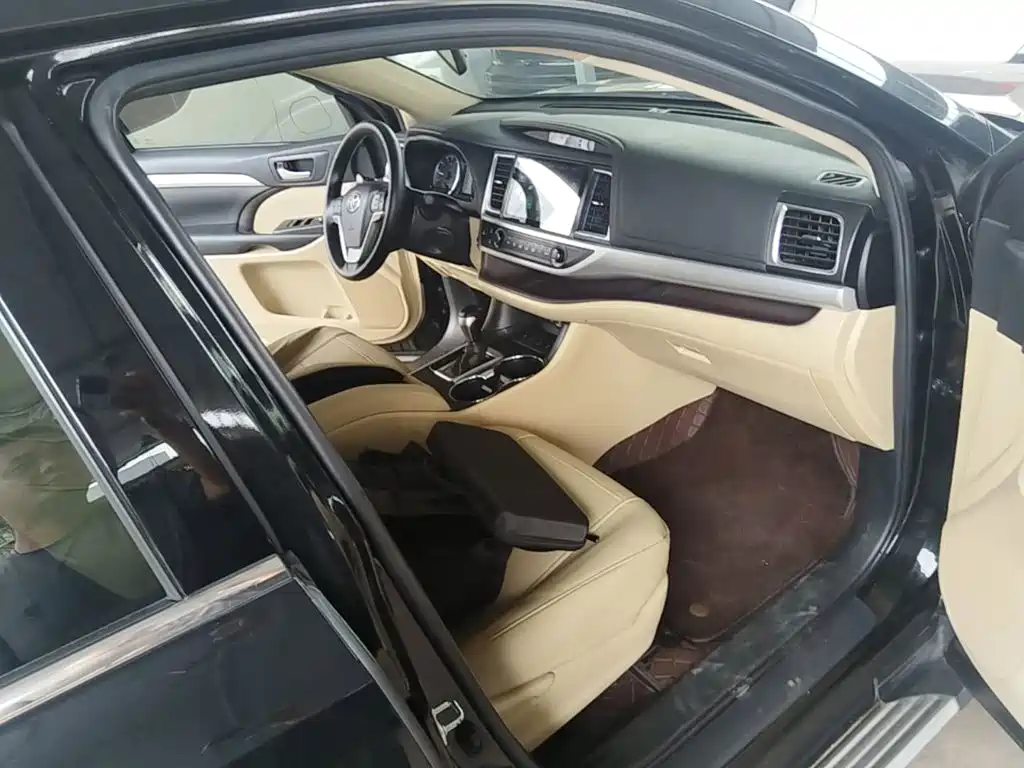 Toyota Highlander — миниатюра 9