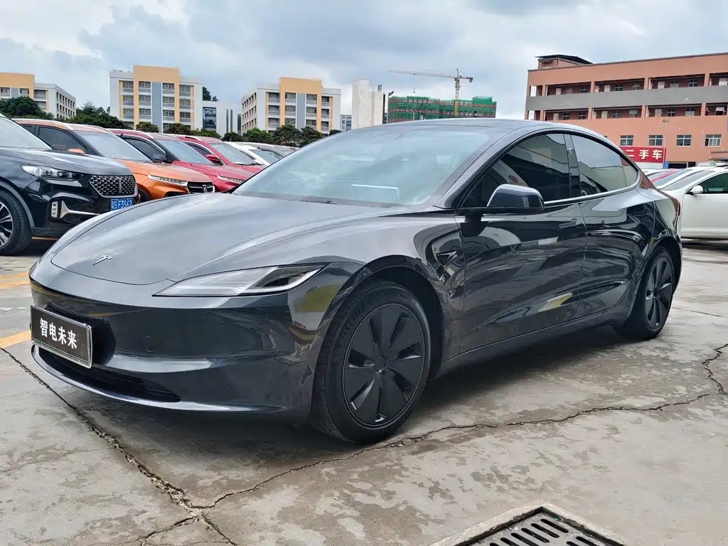 Tesla Model 3 2024