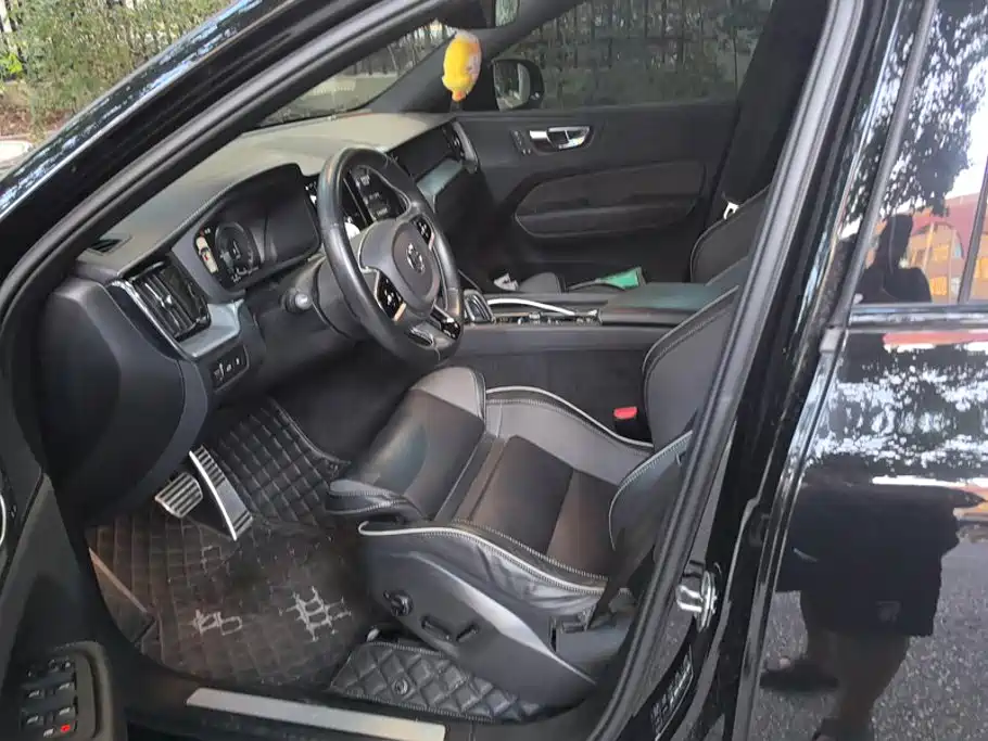 Volvo XC60 PHEV — миниатюра 9