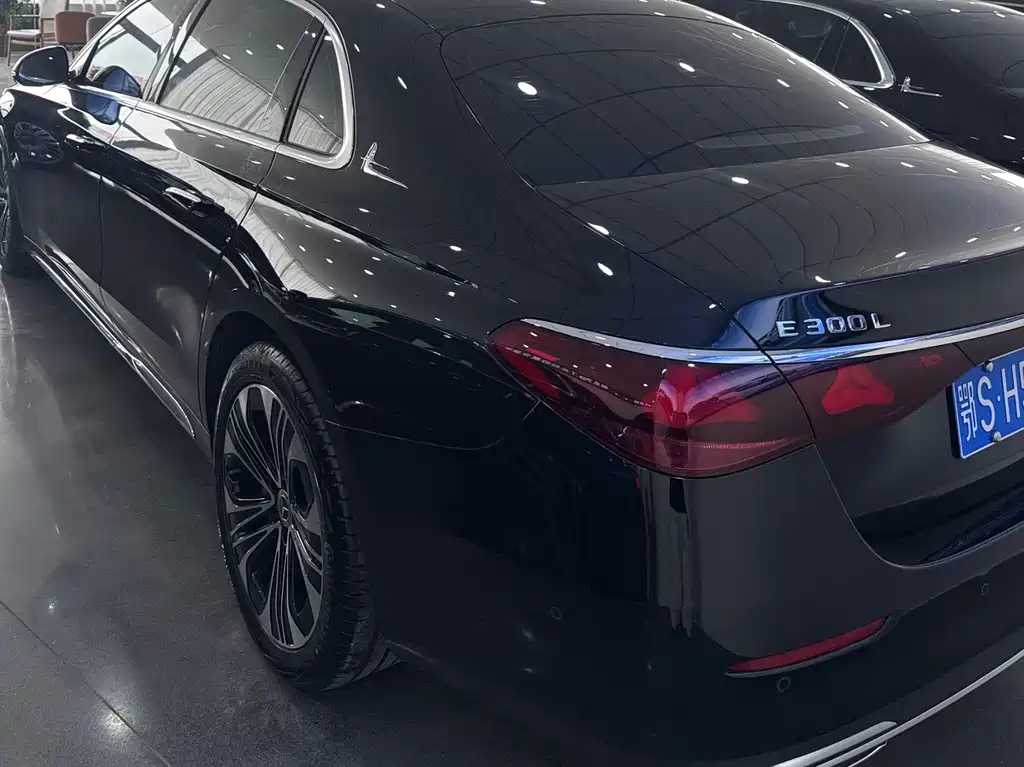 Mercedes-Benz E-Class — миниатюра 10