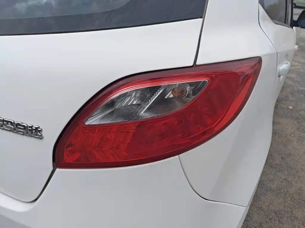 Mazda 2 — миниатюра 8