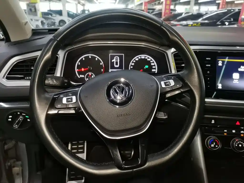 Volkswagen T-Roc — миниатюра 11