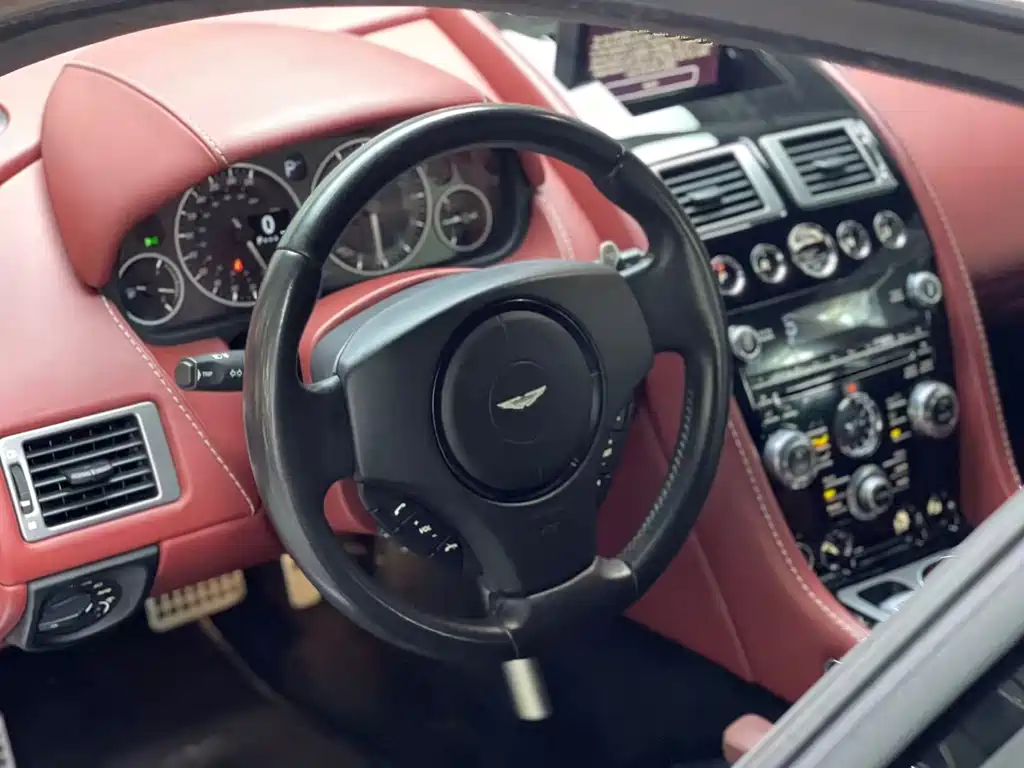 Aston Martin Rapide — миниатюра 8