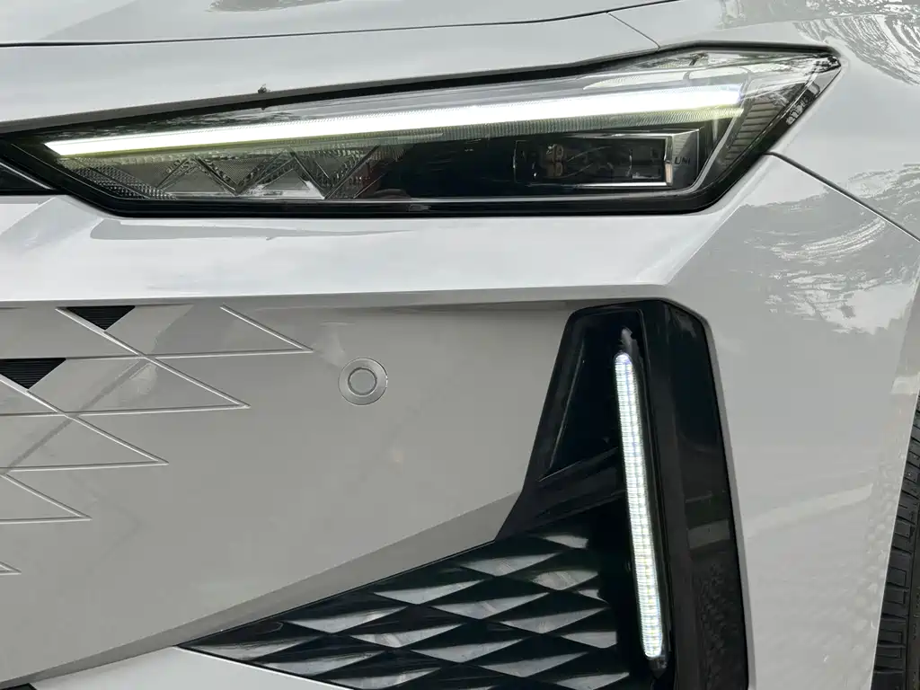 Changan UNI-V 2024 1.5T Luxury Sport