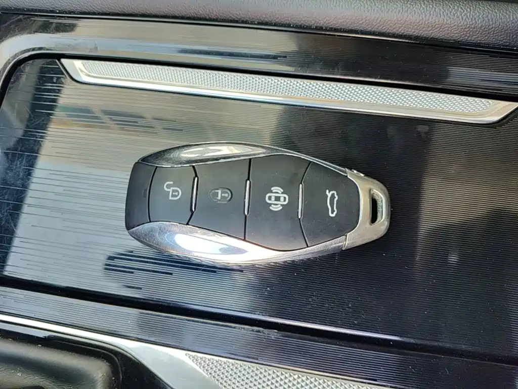 Hongqi Hongqi H5 — миниатюра 9
