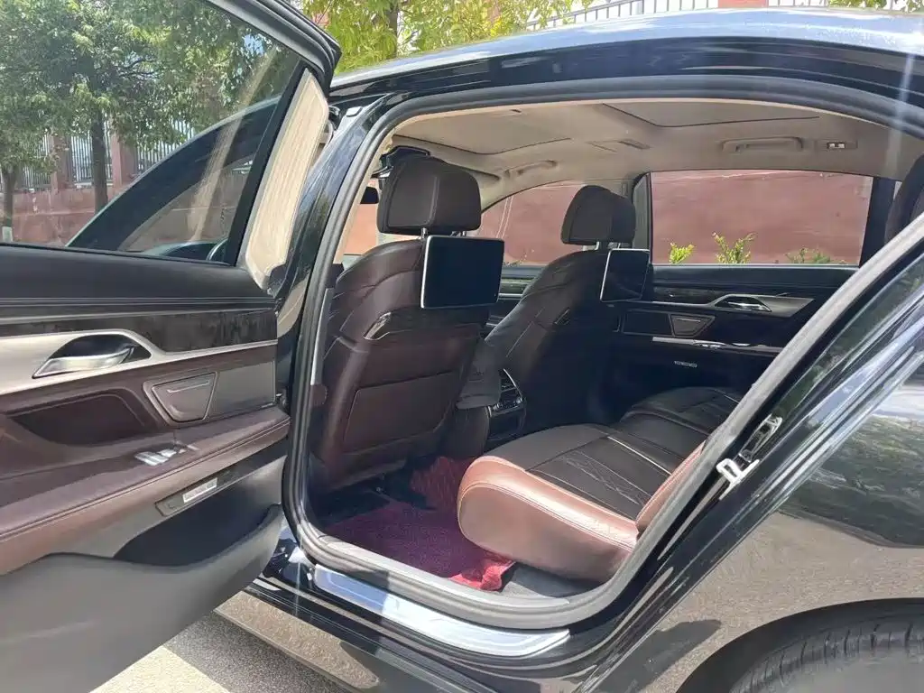 BMW 7 Series — миниатюра 5