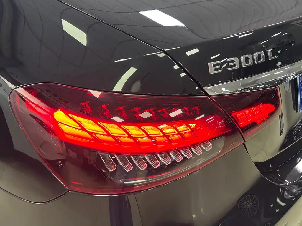 Mercedes-Benz E-Class — миниатюра 11