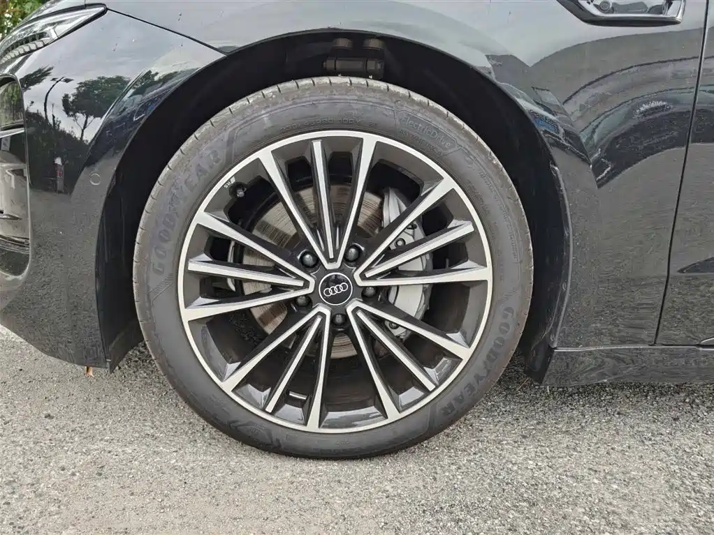 Audi A6L e-tron — миниатюра 15