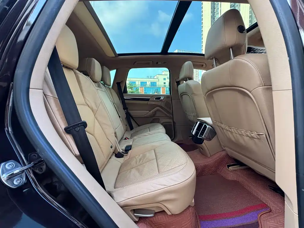 Porsche Cayenne — миниатюра 13
