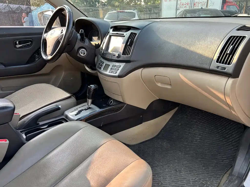 Hyundai Elantra — миниатюра 23