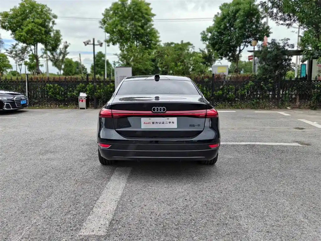 Audi A6L e-tron — миниатюра 5