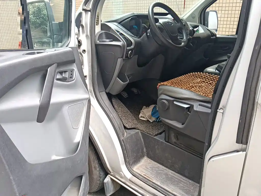 Ford Transit — миниатюра 12