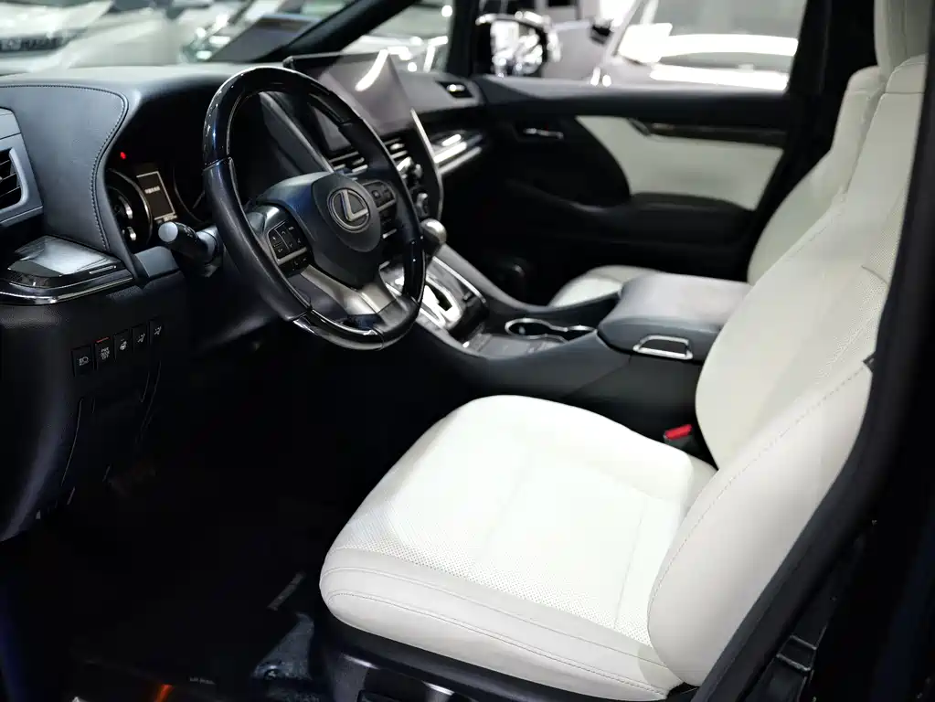 Lexus LM 2020 300h мест