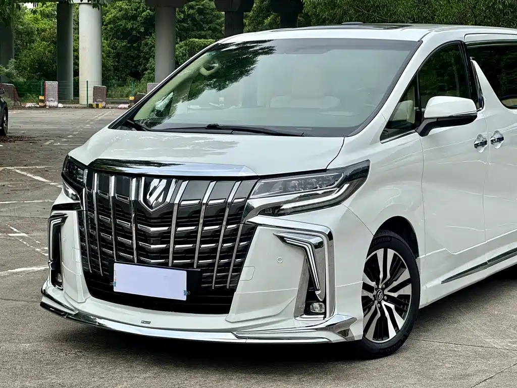 Toyota Alphard — миниатюра 2