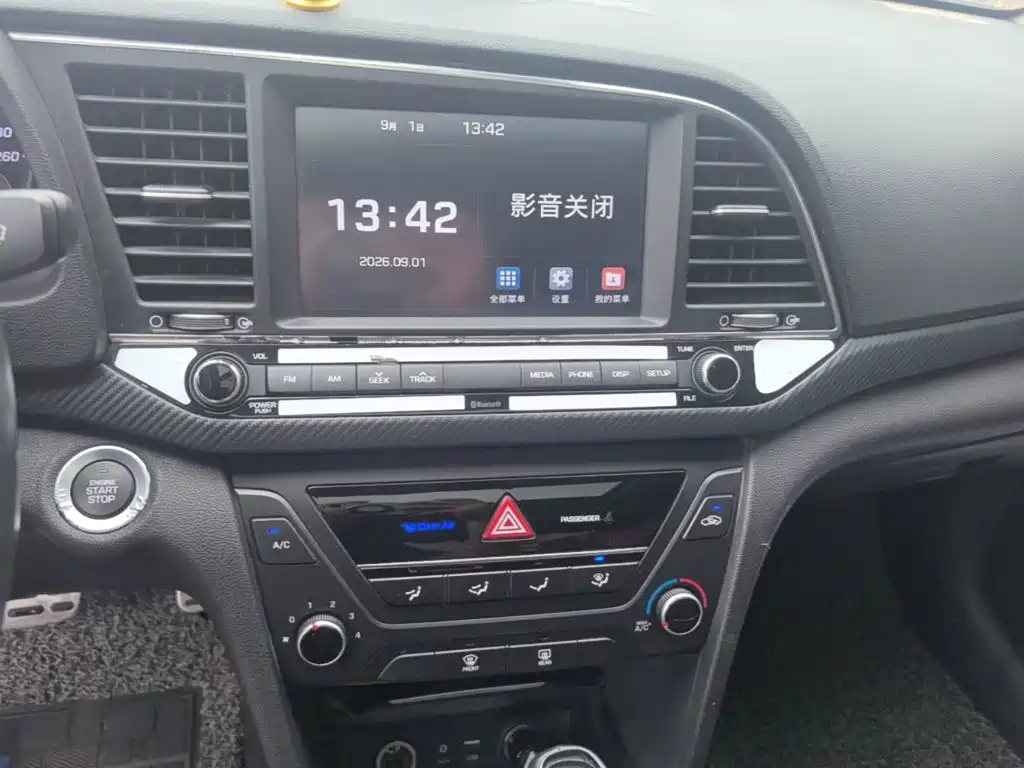 Hyundai Elantra — миниатюра 13