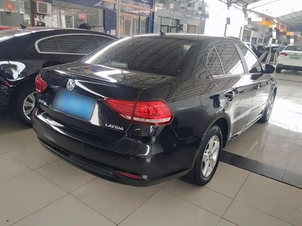 Volkswagen Lavida — миниатюра 5