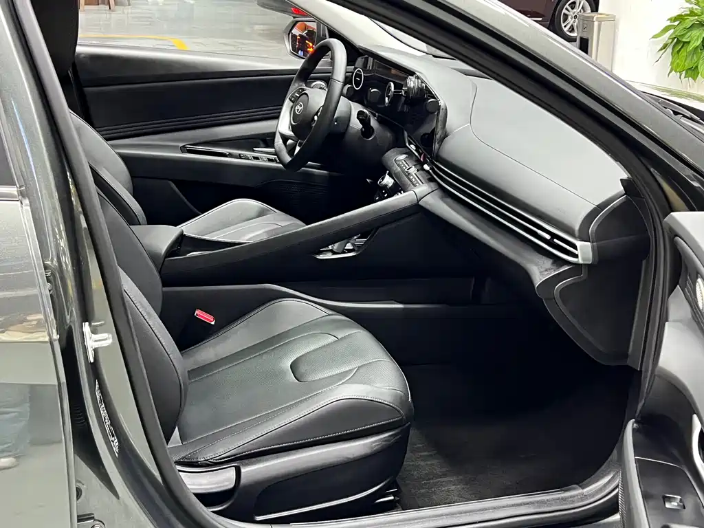Hyundai Elantra 2023 1.5L CVT LUX Luxury