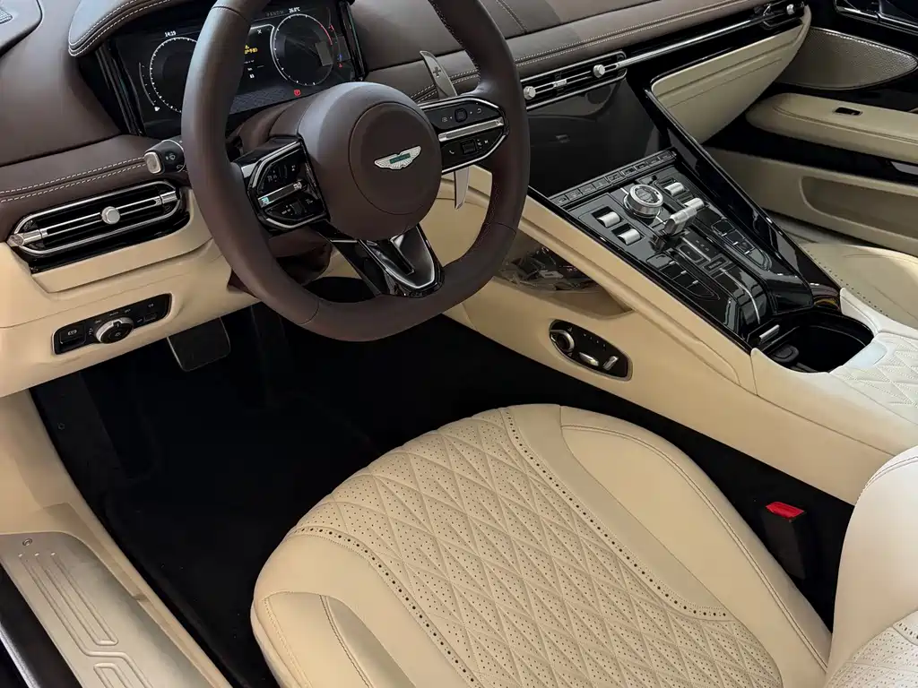 Aston Martin DB12 — миниатюра 4