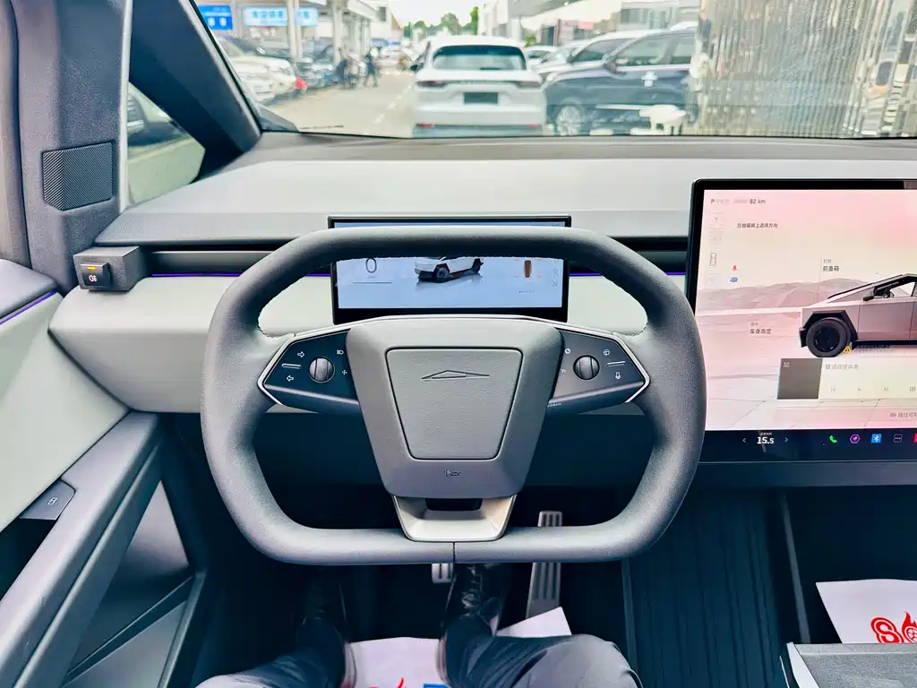 Tesla Boyue