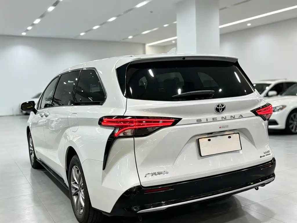Toyota Sienna 2024 2.5L Luxury