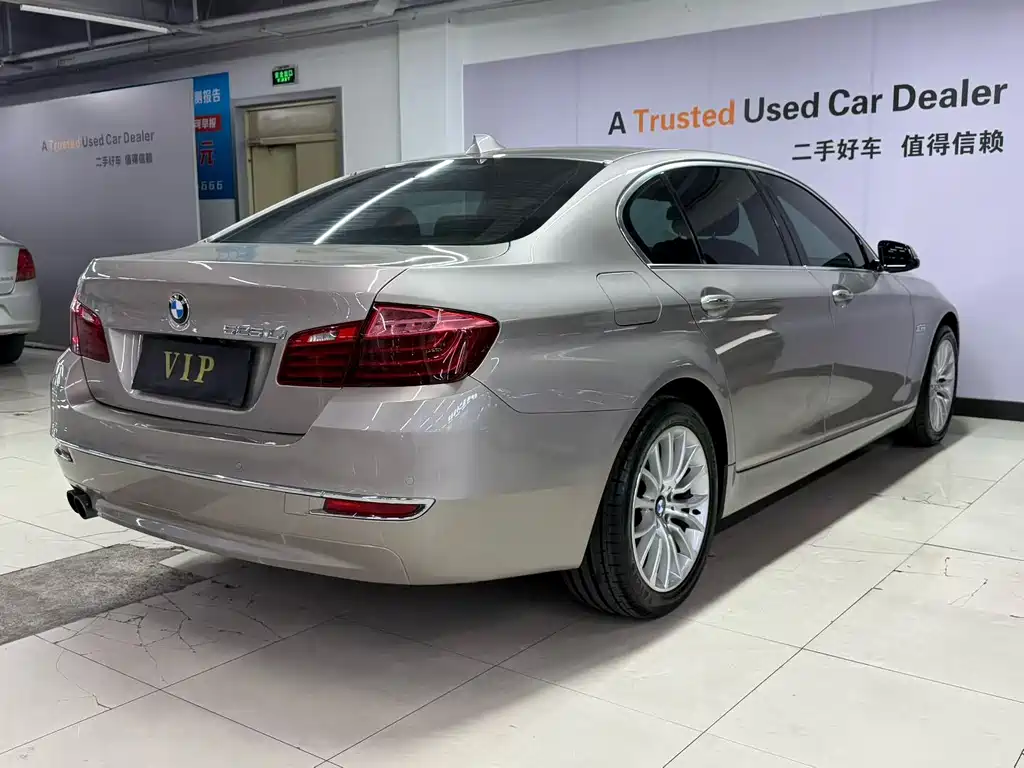BMW 5 Series — миниатюра 9