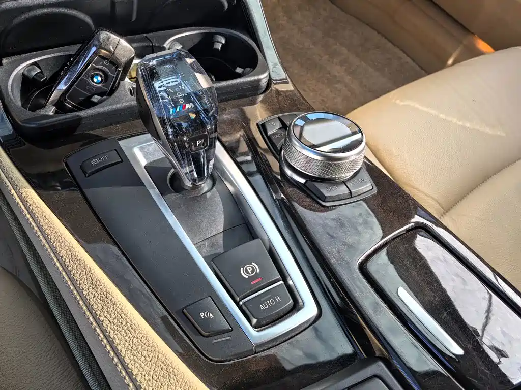 BMW 5 Series — миниатюра 17