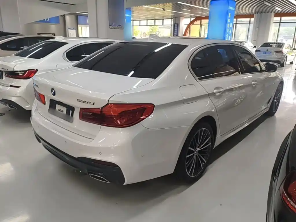 BMW 5 Series — миниатюра 7