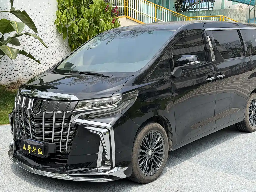 Toyota Alphard — миниатюра 4