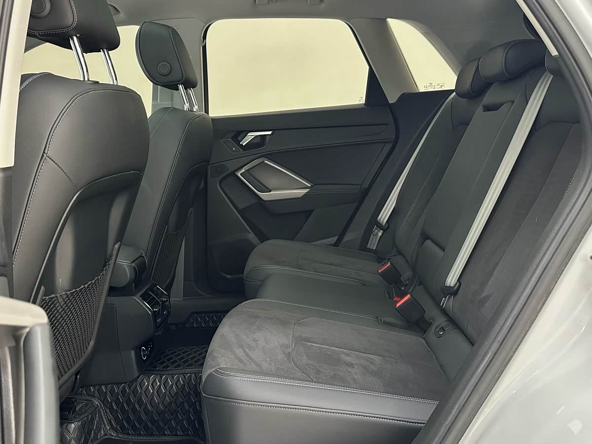 Audi Q3 1.4 л 2022 г. Белый, пробег 34000 км