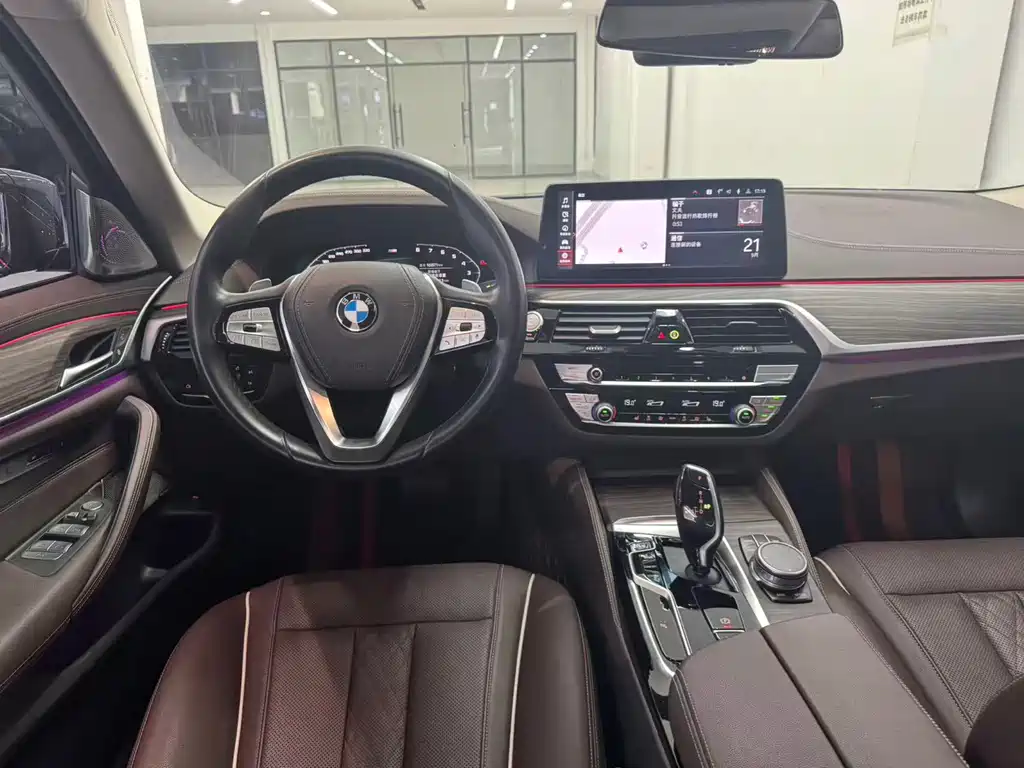 BMW 5 Series — миниатюра 8