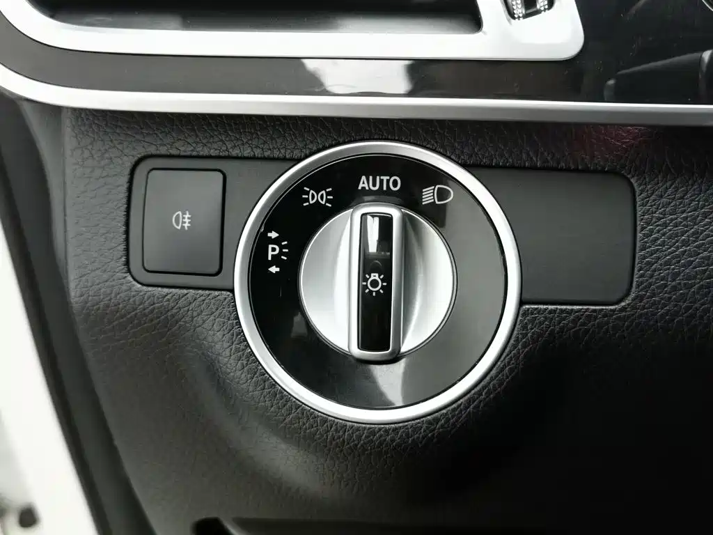 Mercedes-Benz E-Class — миниатюра 21