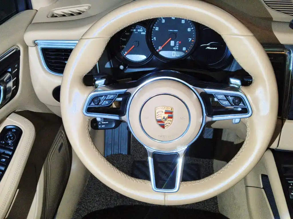 Porsche Macan — миниатюра 3
