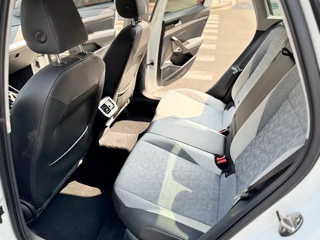 Volkswagen Lavida — миниатюра 9