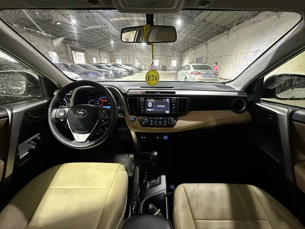 Toyota RAV4 — миниатюра 9