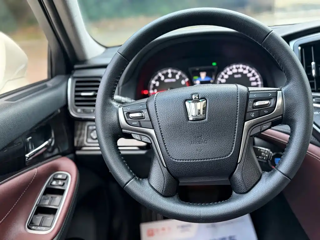 Toyota Crown — миниатюра 13