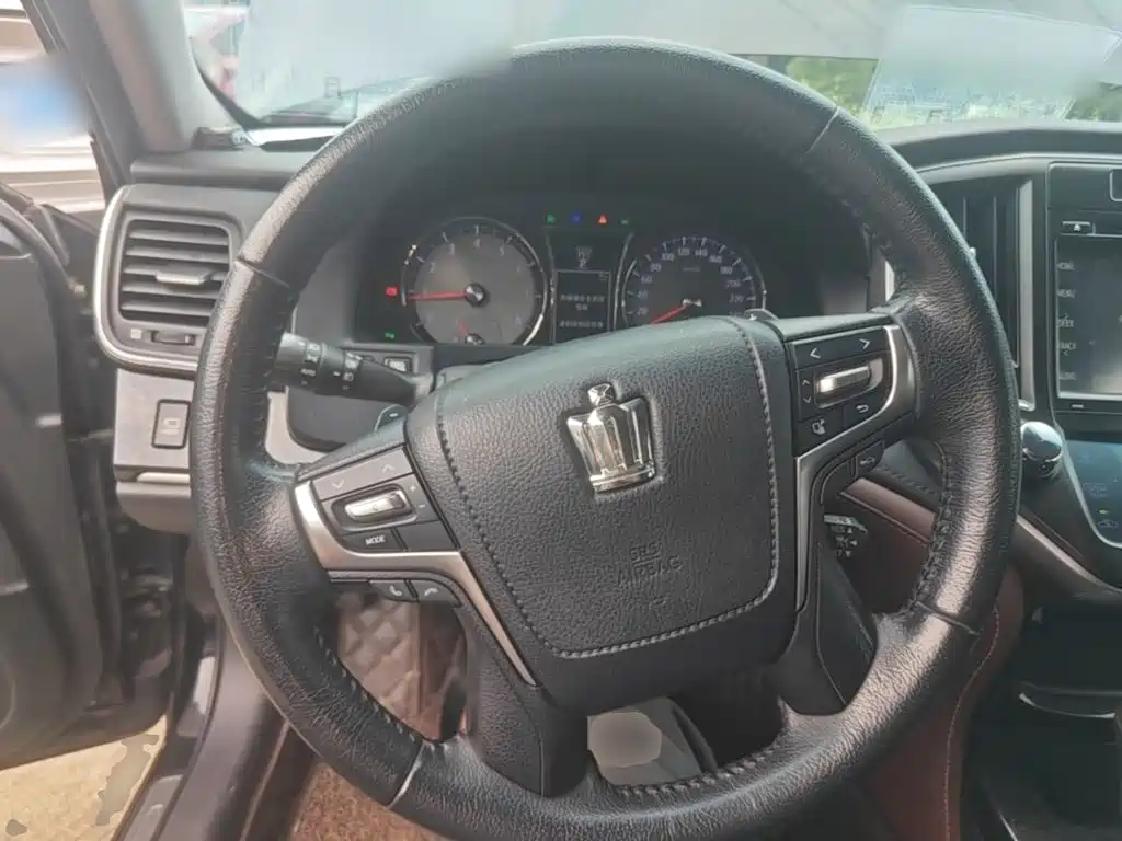 Toyota Crown — миниатюра 11