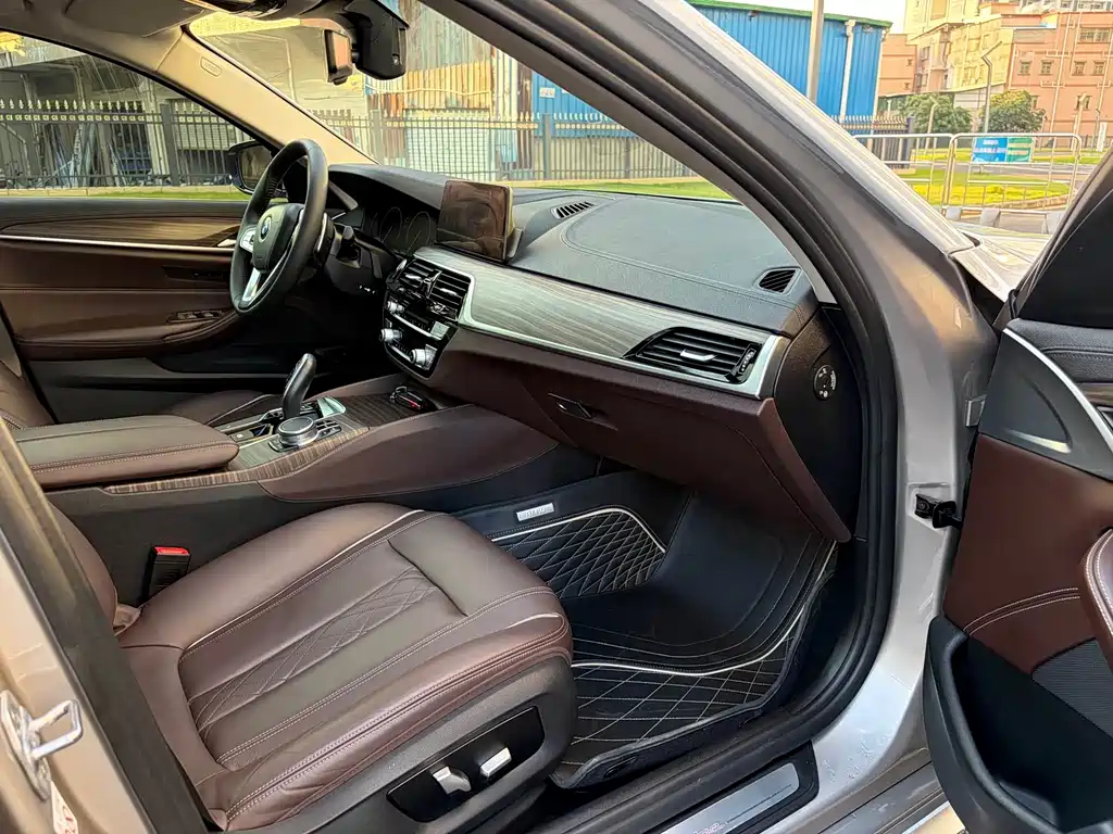 BMW 5 Series — миниатюра 6