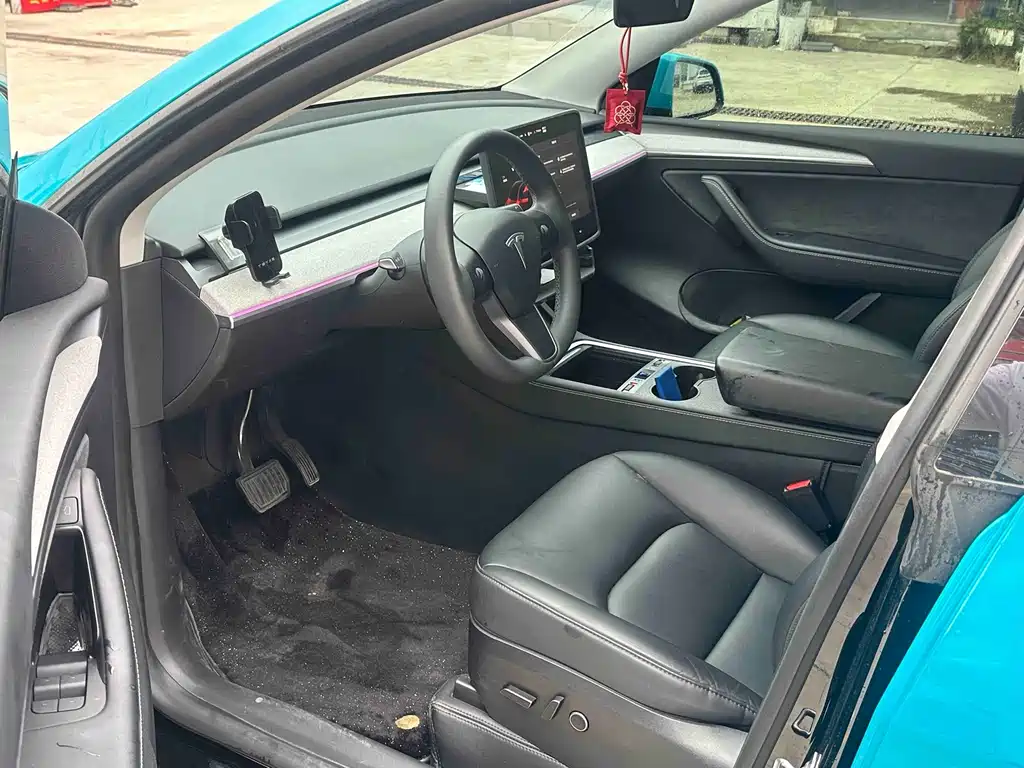 Tesla Model Y — миниатюра 5