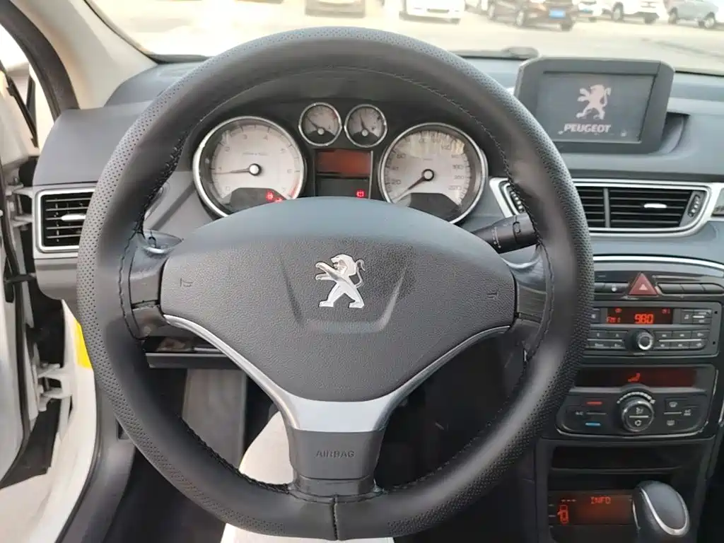 Peugeot 308 — миниатюра 11