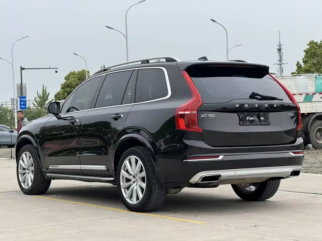 Volvo XC90 2018 T6 7 мест