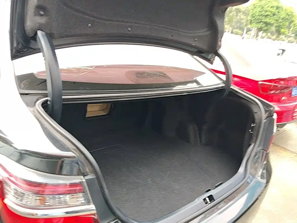 Toyota Camry — миниатюра 19